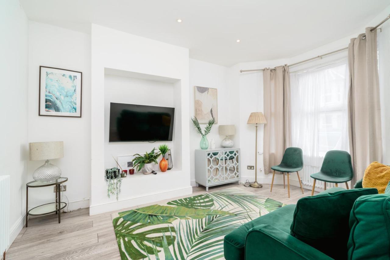 Modern 2 Bed Apartment Close To Westfield Stratford Mall With Garden ロンドン エクステリア 写真